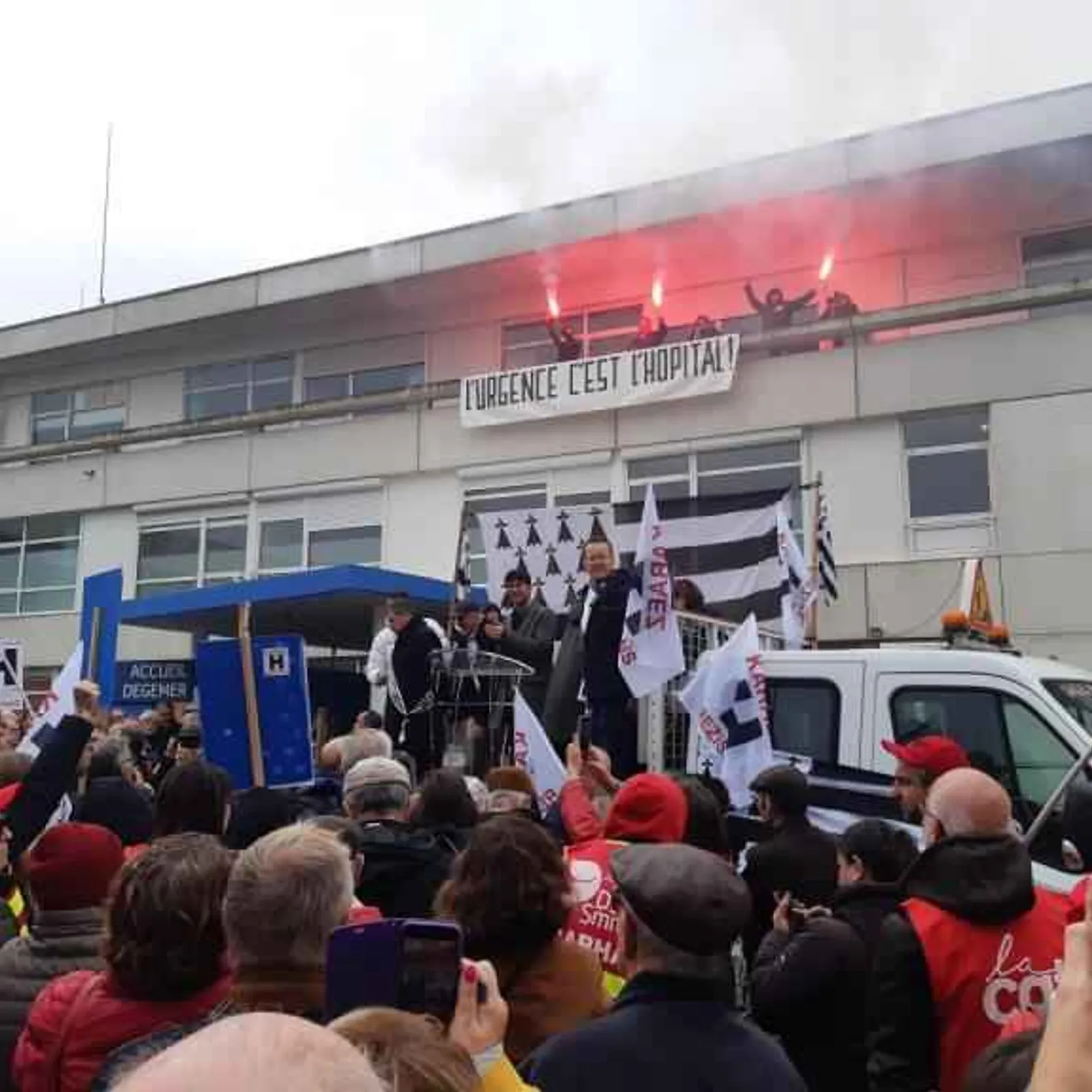 6000 a dud evit difenn ospital Karaez 