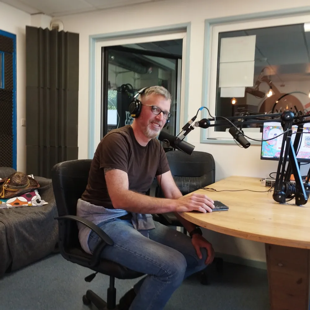 #16 Frédéric enseigne le théâtre et anime des réunions de pères sur la parentalité