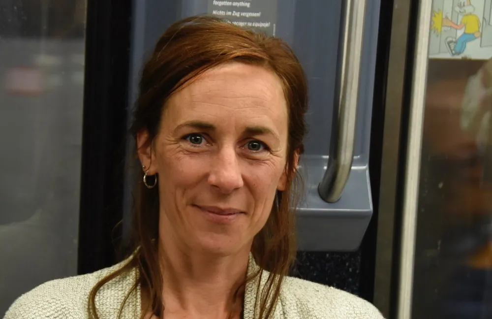 Des mains vers la lumière avec Claire C., sage-femme