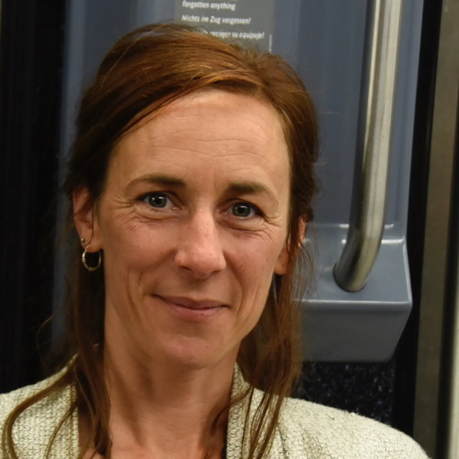 Des mains vers la lumière avec Claire C., sage-femme