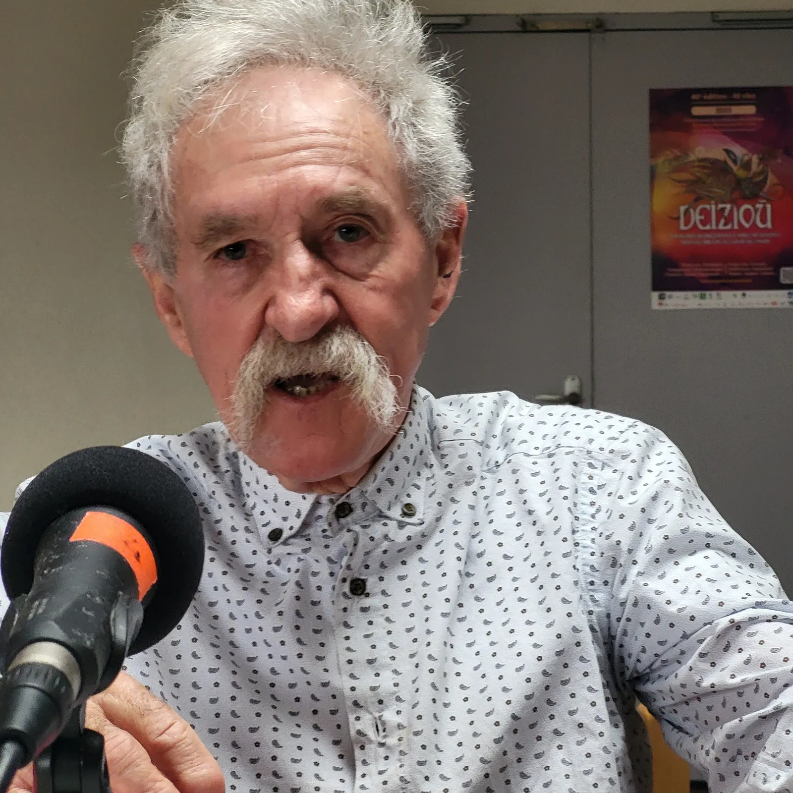 Kreiz Mintin - Jean-Paul Bogard mab ur boutaour koed a Bloure