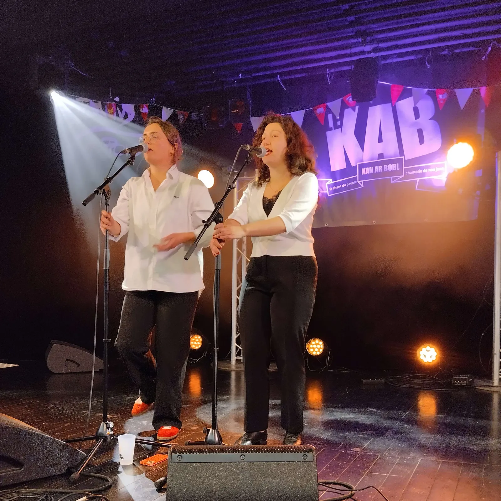 Er c'han ar bobl e kaver danvez esparadennoù ar festoù-noz