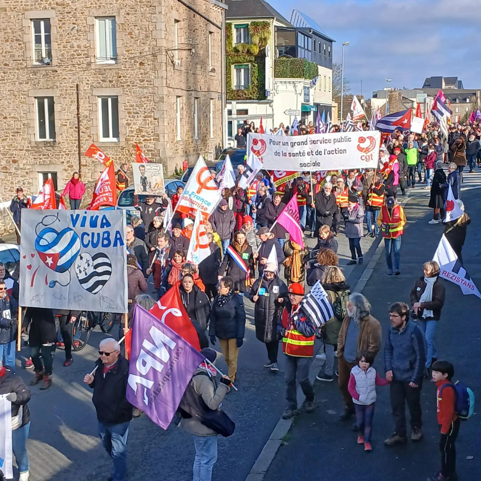 2500 a vanifesterien 'ba Gwengamp evit goulenn ma vo doujet d'o yec'hed