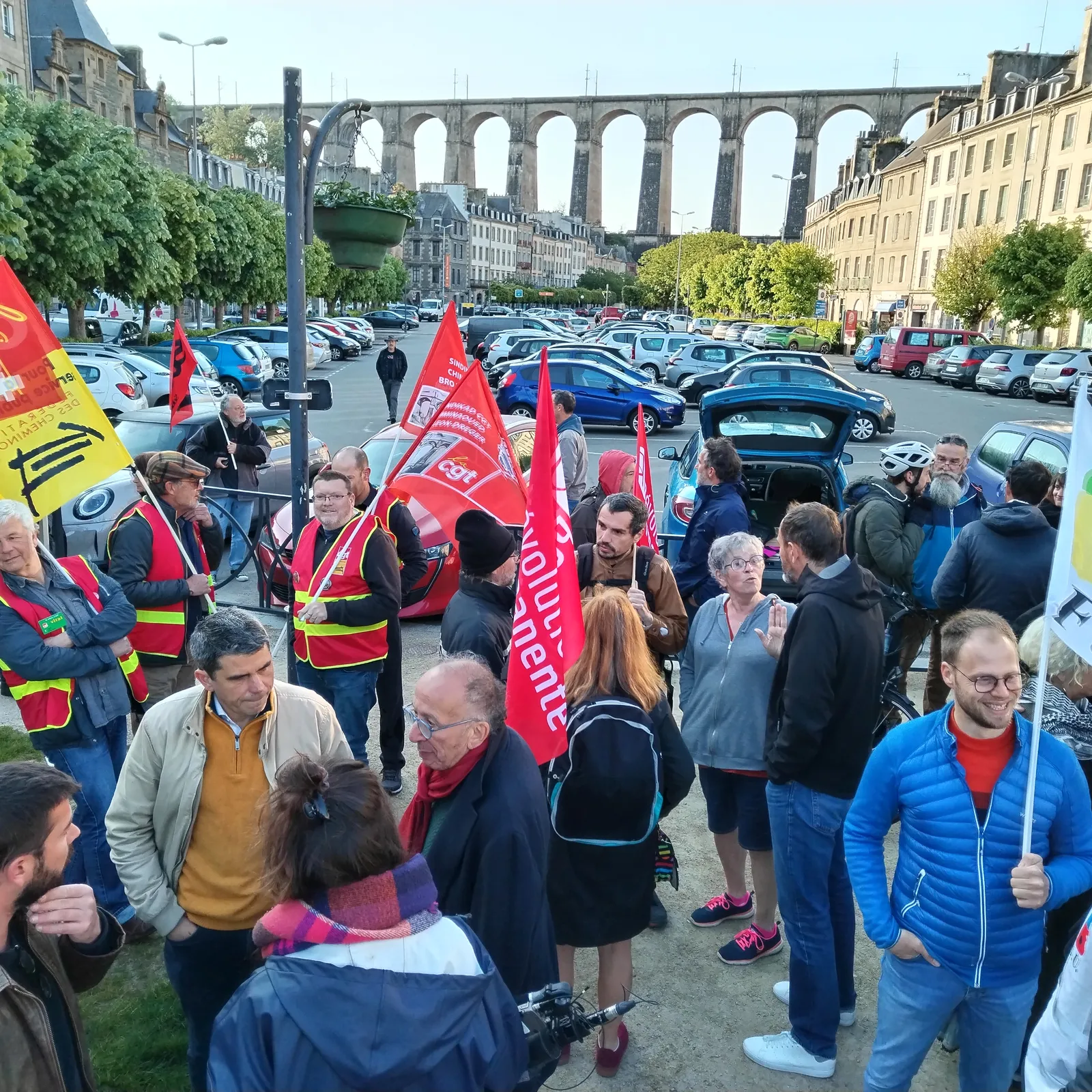 Stourmerien sindikal galvet da vont d'ar c'homiserdi e Montroulez!