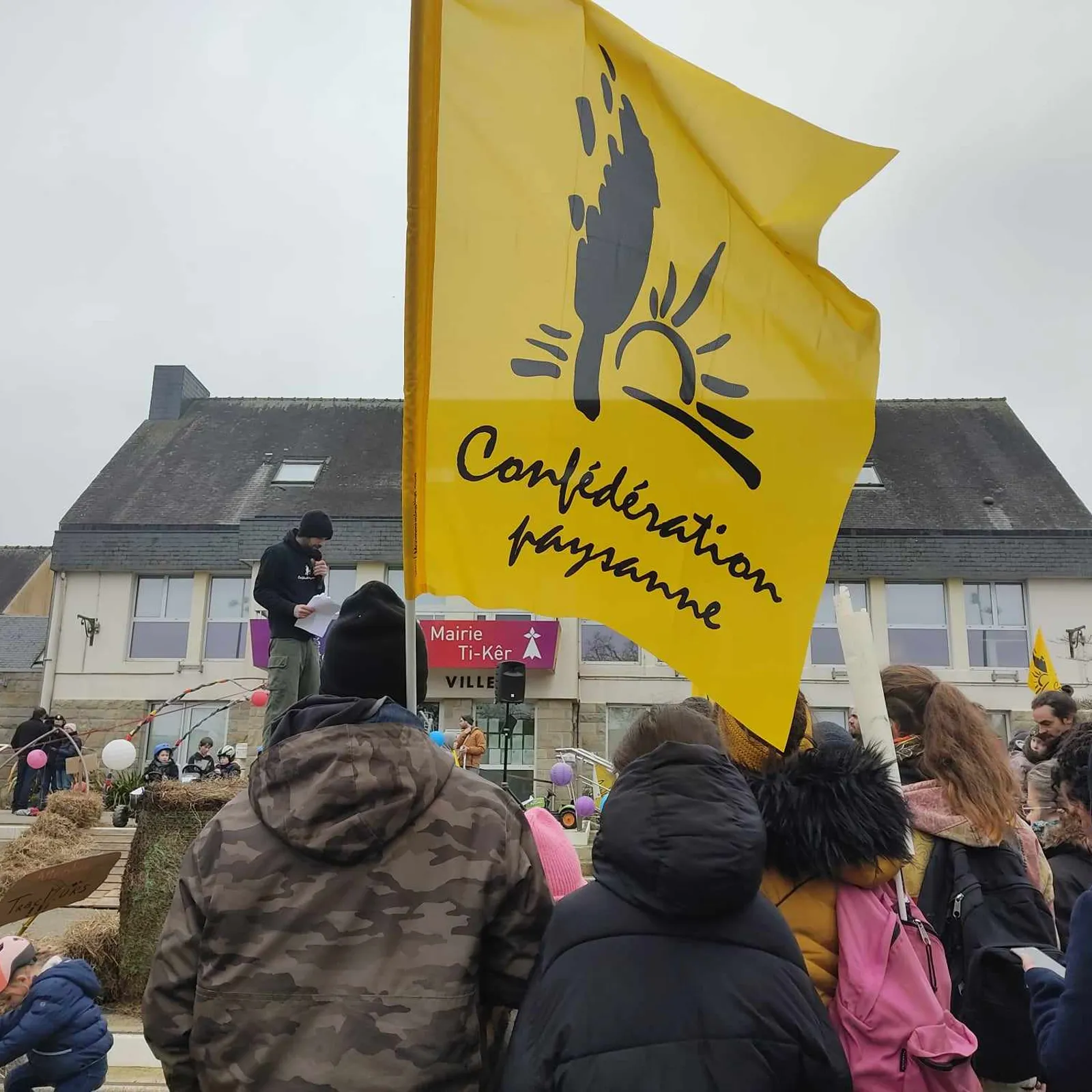 Tri miz goude korventenn Ciaran ne oa ket roet ar skoazelloù argant d'ar labourerion-douar