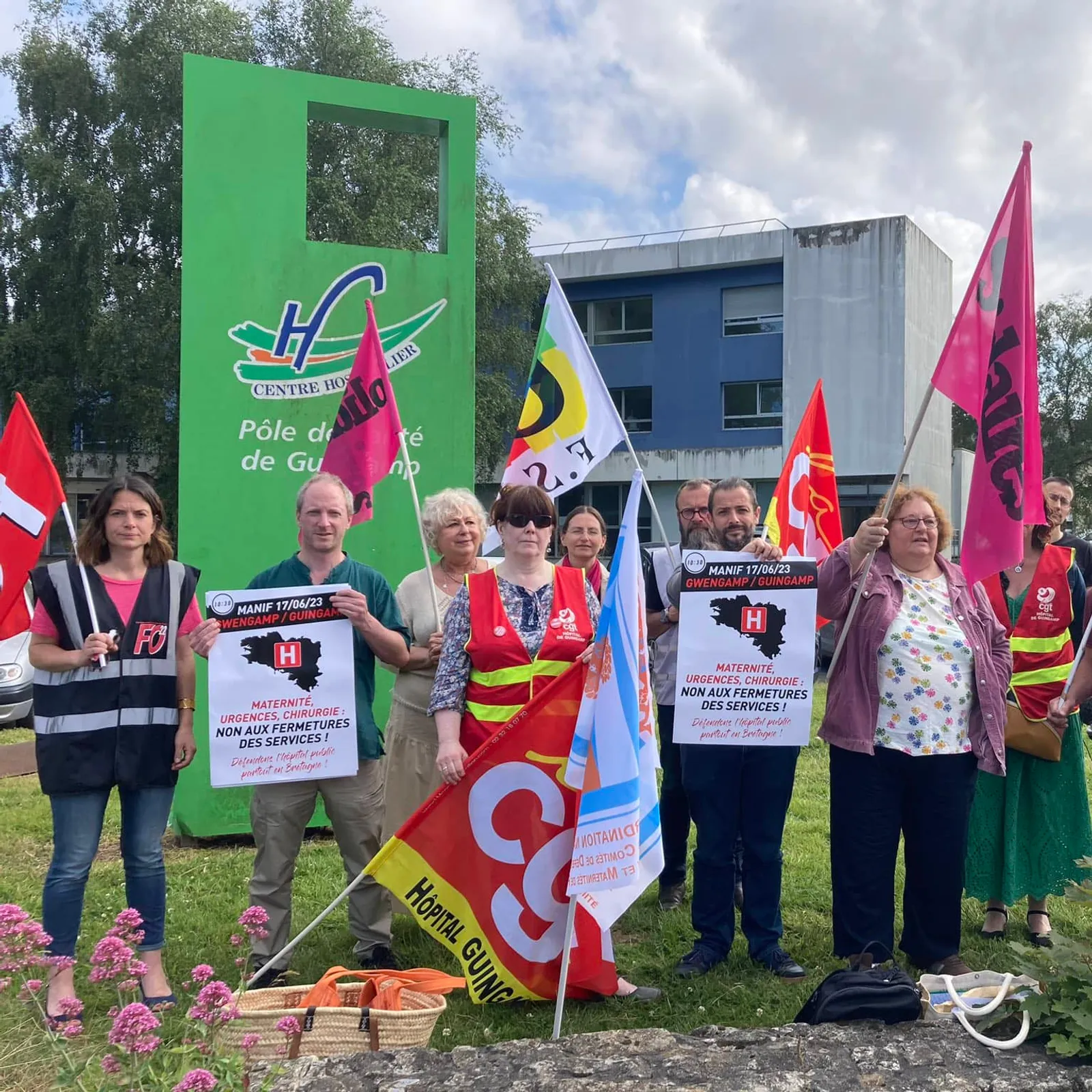 Manif Gwengamp disadorn : "nann d'ar serriñ servijoù publik a yec'hed !"