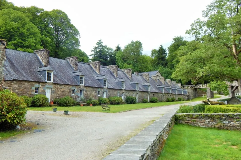 Dominique Jouve - Bro Koste ar C'hoed, an dañs, ar vuzik hag an dud - 01