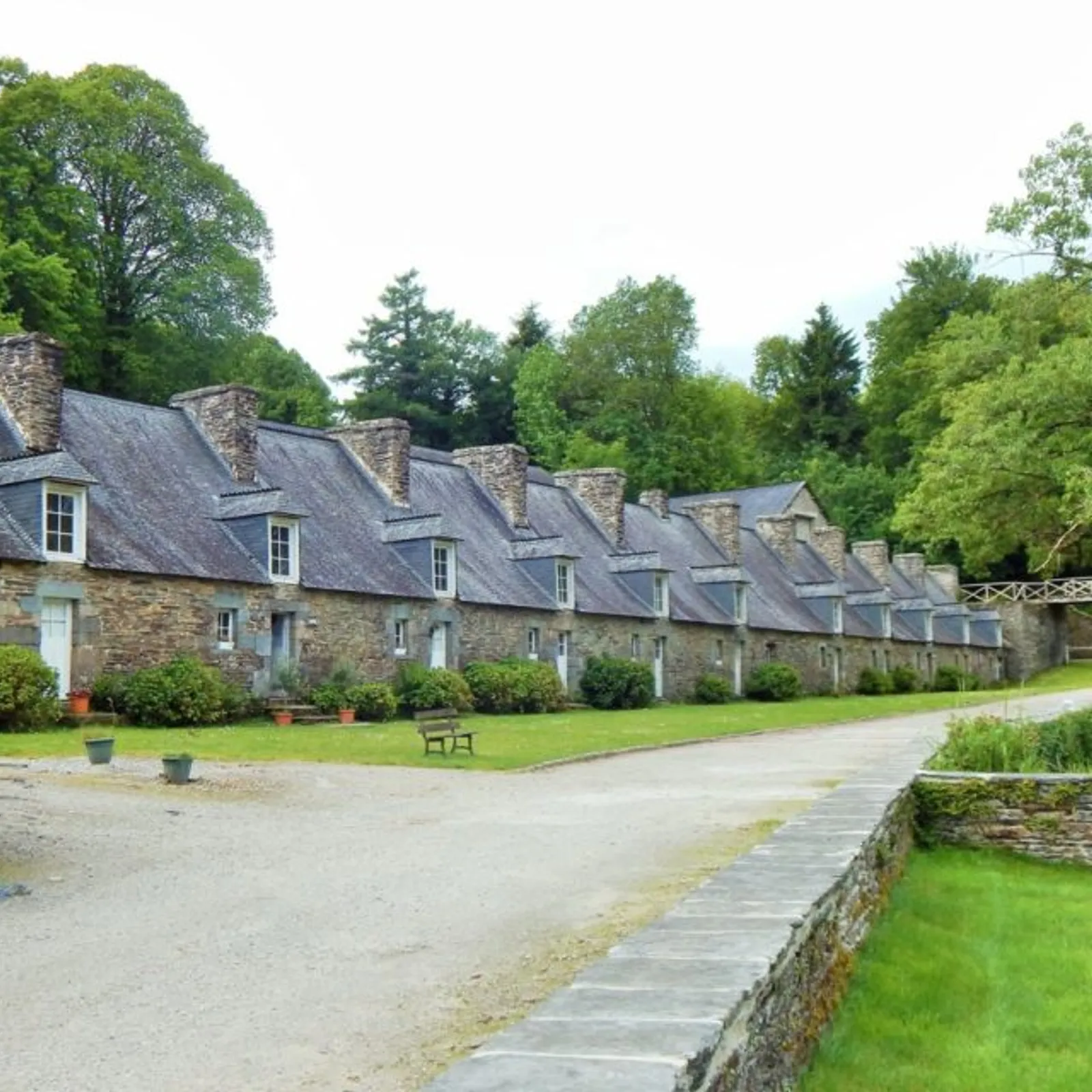 Dominique Jouve - Bro Koste ar C'hoed, an dañs, ar vuzik hag an dud - 01