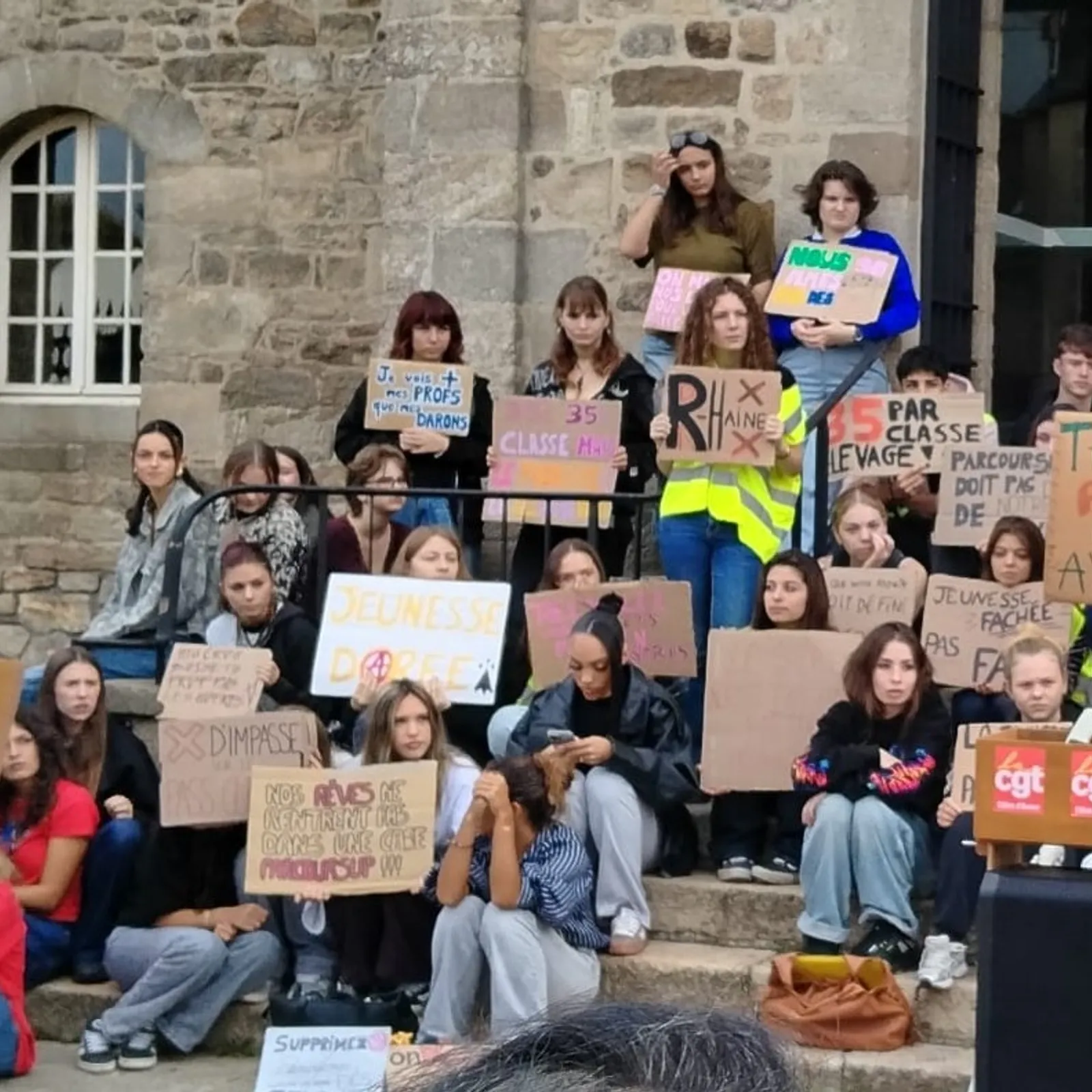 Manifestadegoù al liseidi e Gwengamp ha Karaez : Pelec'h emañ an dalc'h ?