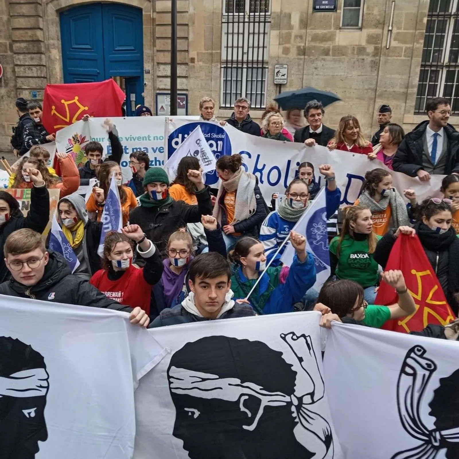 Liseidi eus Breizh, Euskadi pe Korsika a c'houlenn muioc'h a wirioù evit o yezhoù