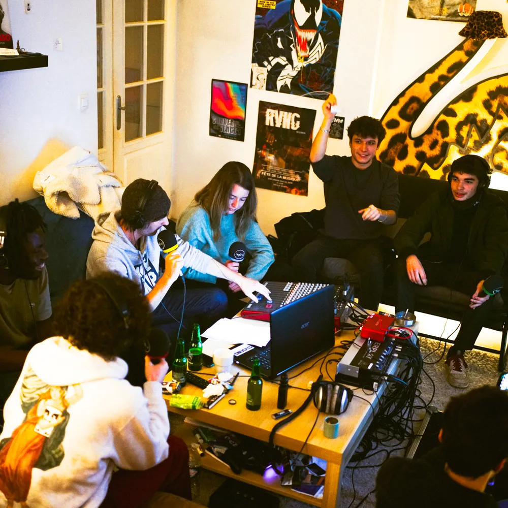 Bside Airlines - Flight#312 - Ecaille__rouge x onziememaison