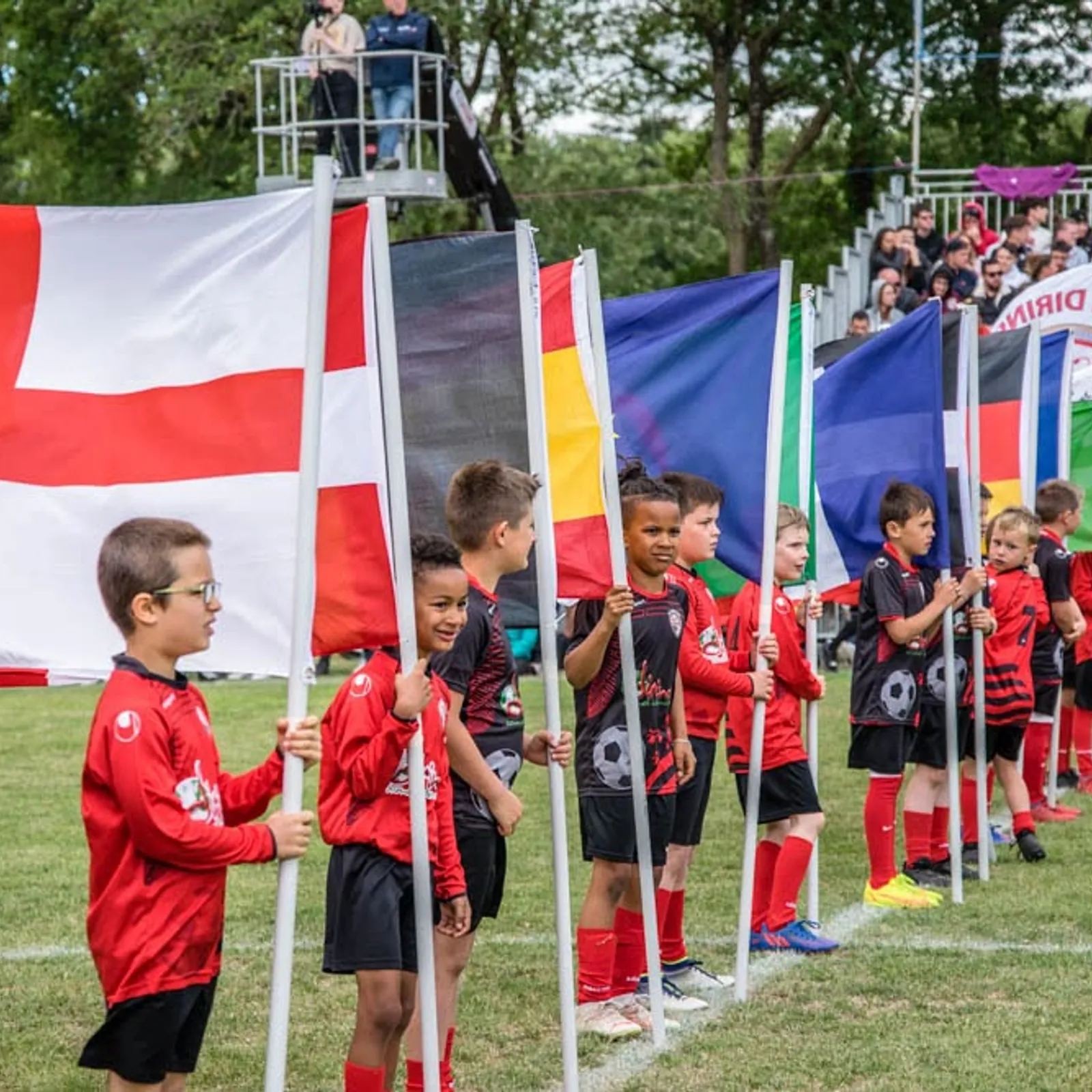 Kenskoazell ha mignoniaj gant tournamant etrevroadel foot Dirinonn