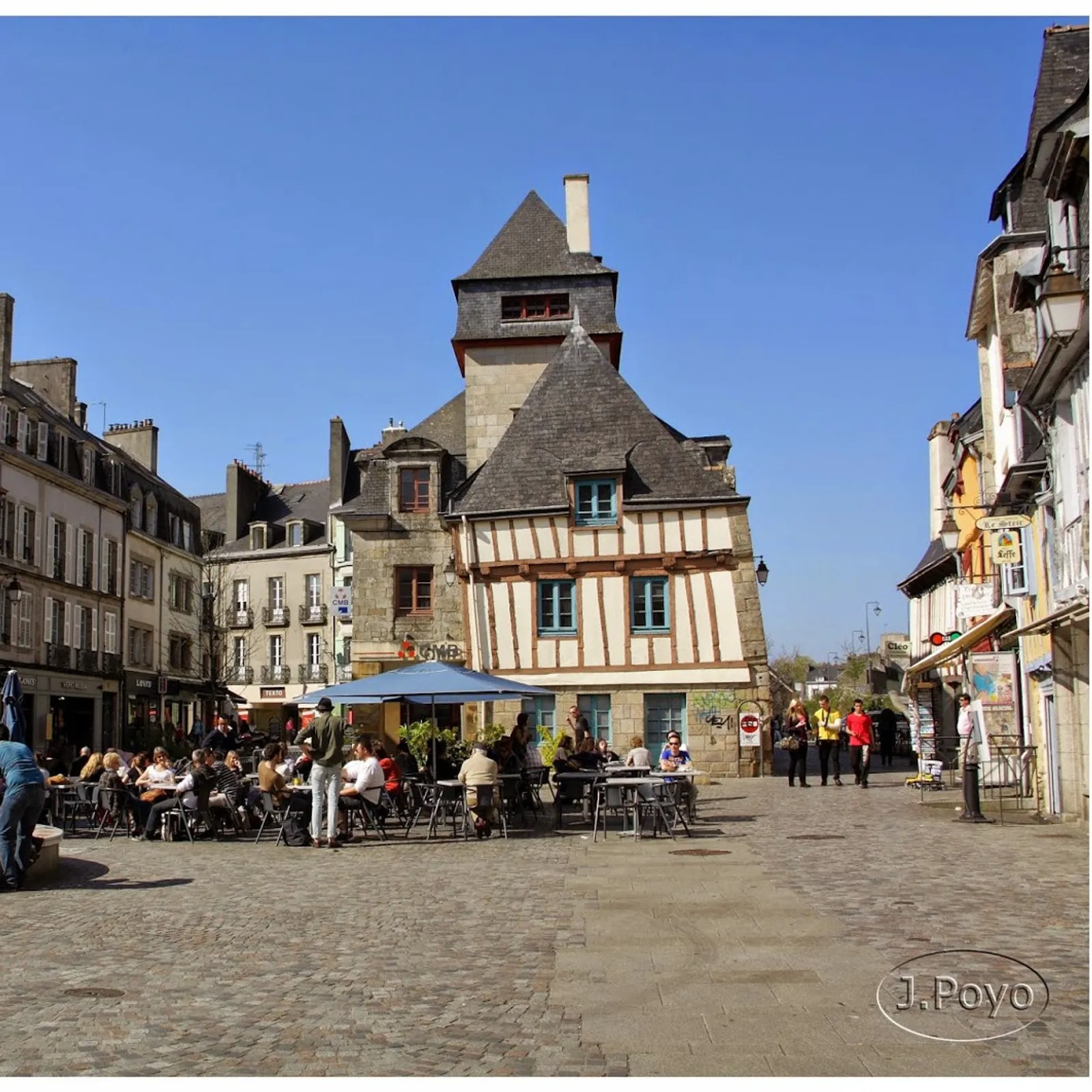 Lojeiz touristel : rankout a ra ar bec'henned cheñch statud o lojeiz e Kemper