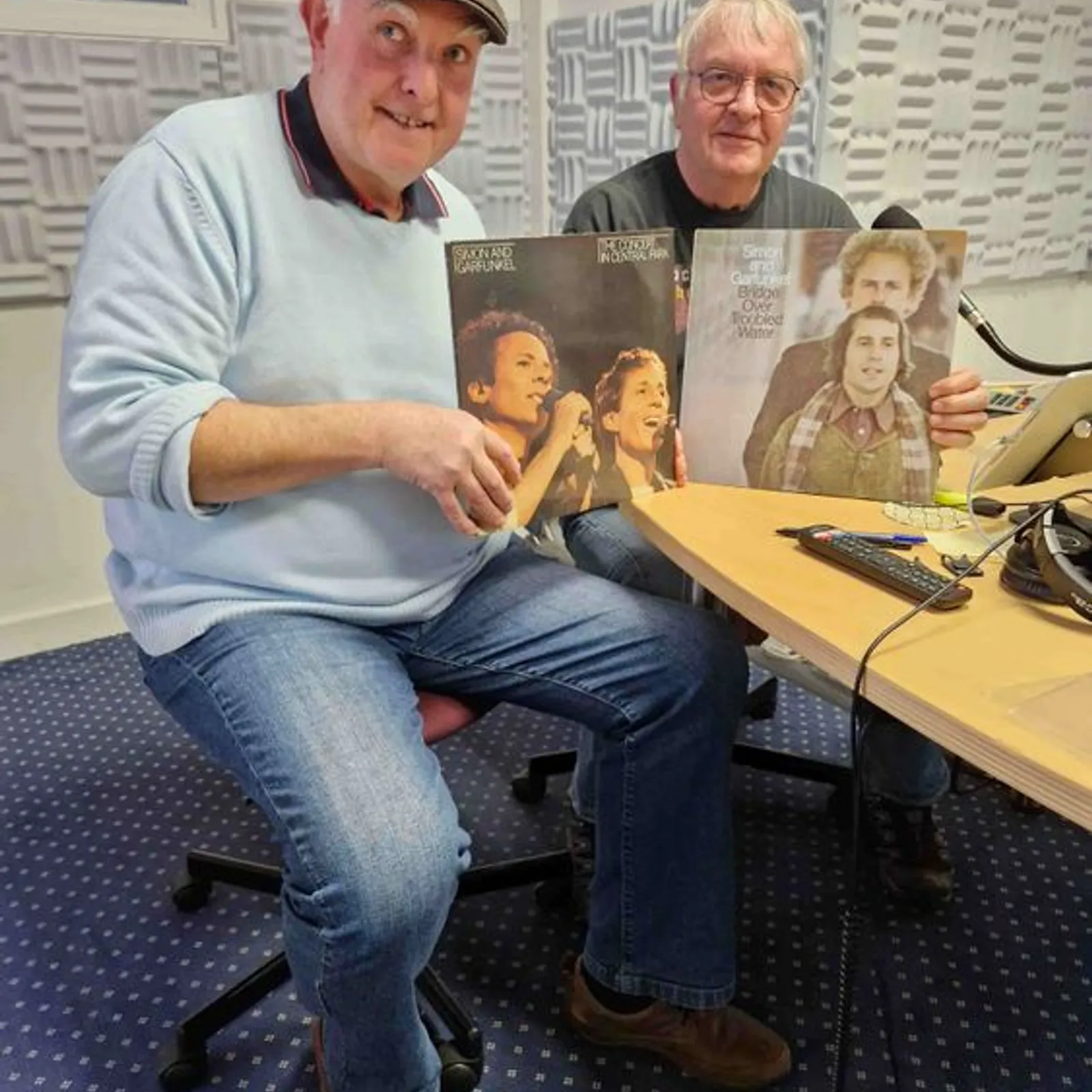 Simon, Play-it-loud and Garfunkel