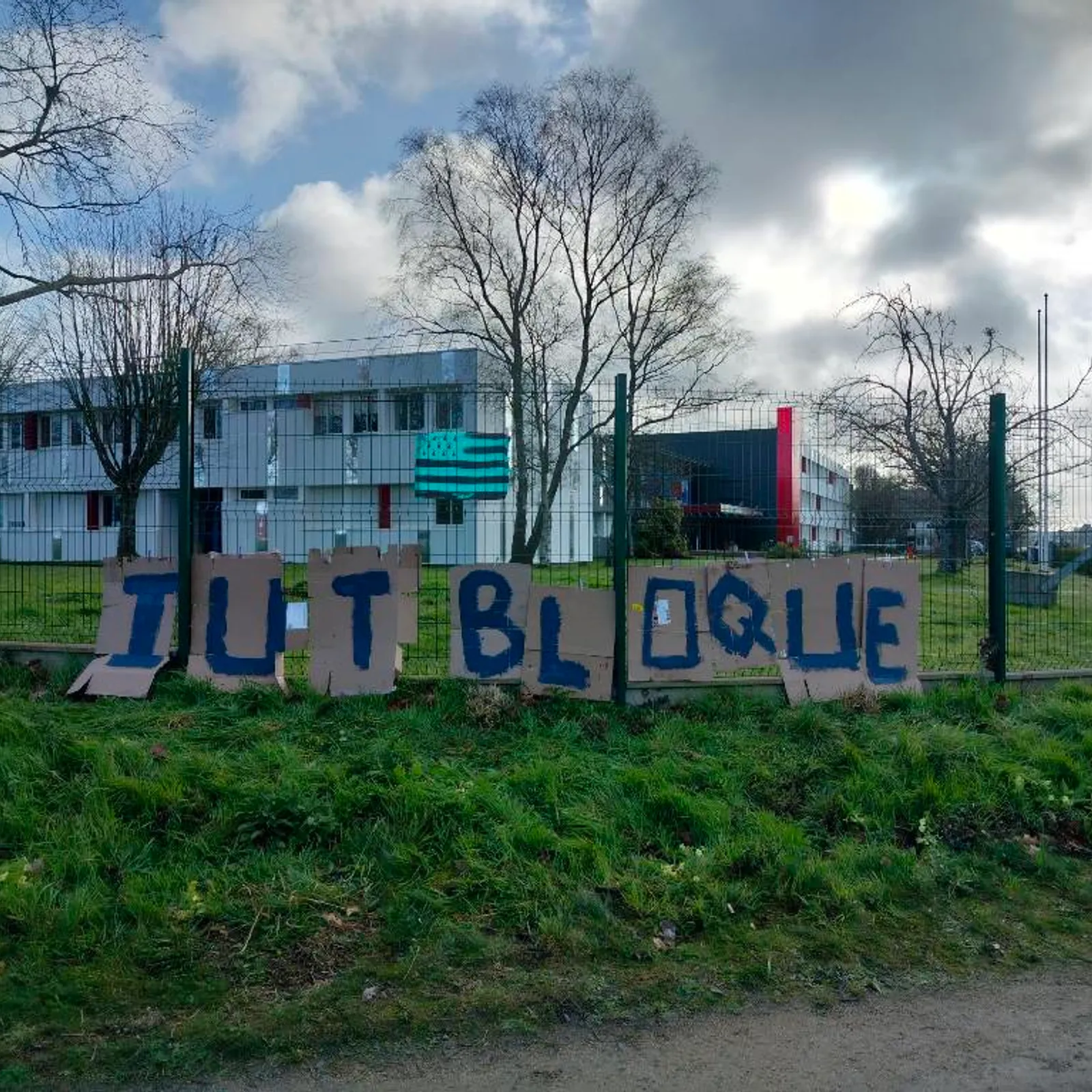 Adkempenn sistem al leveoù, pennad 49.3: Stanket eo IUT Lannuon gant ar studierien!