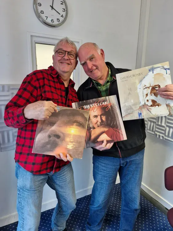 Roger Mauguen rend hommage à David Crosby dans Play it loud.