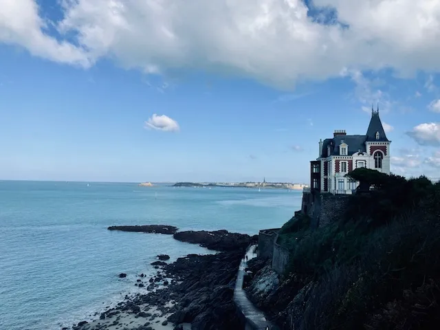 Kejadenn Albertine e  Dinarzh