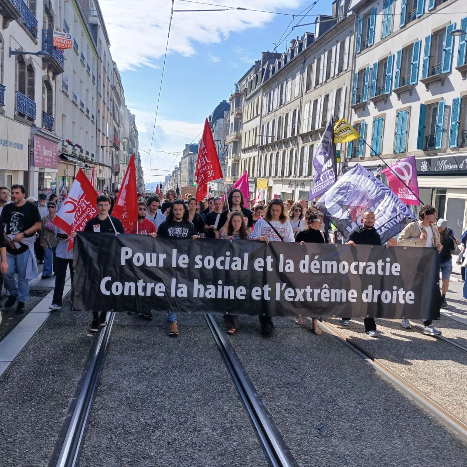 Dibab Emmanuel Macron da envel Michel Barnier ‘giz ministr kentañ a zo start da lonkañ evit kalzig a dud...