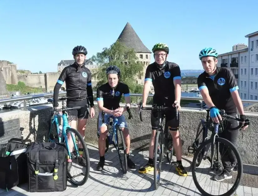# 13  Coursier à vélo à son compte : Les coursiers brestois