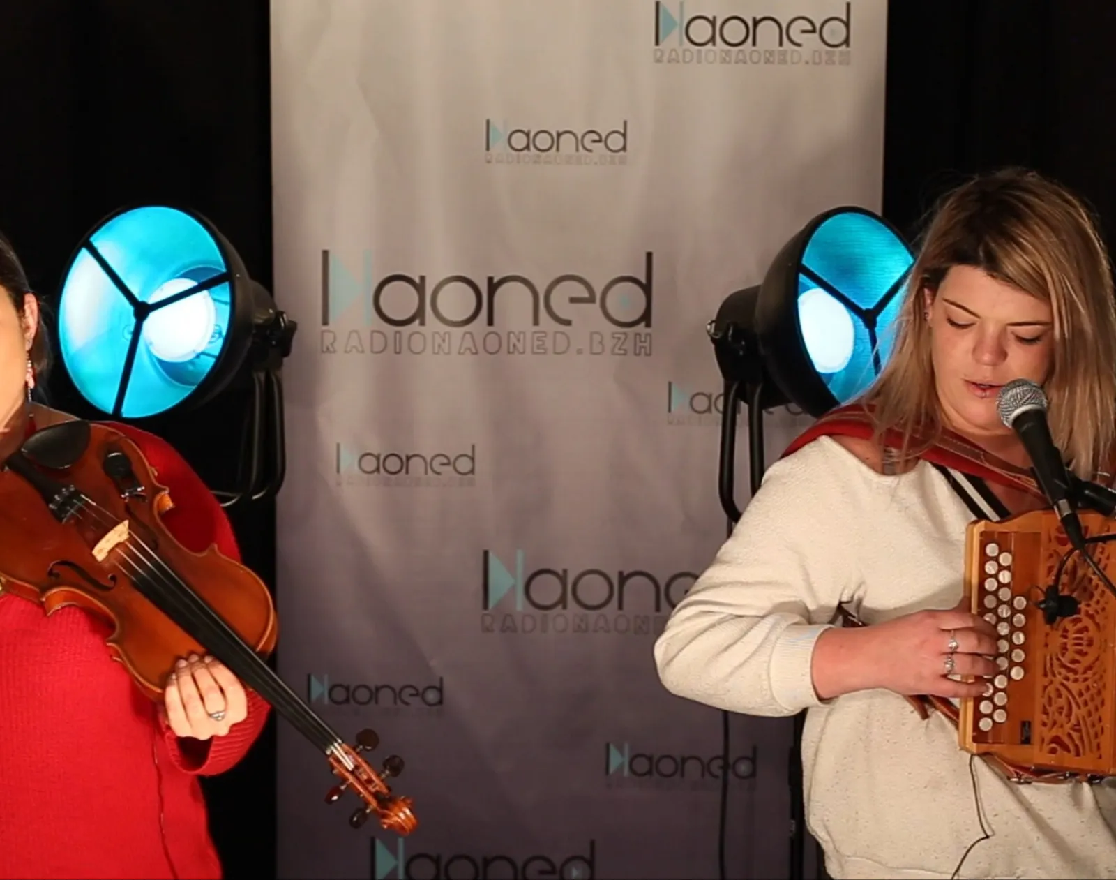 Les Ptites Mains Baladeuses e Live