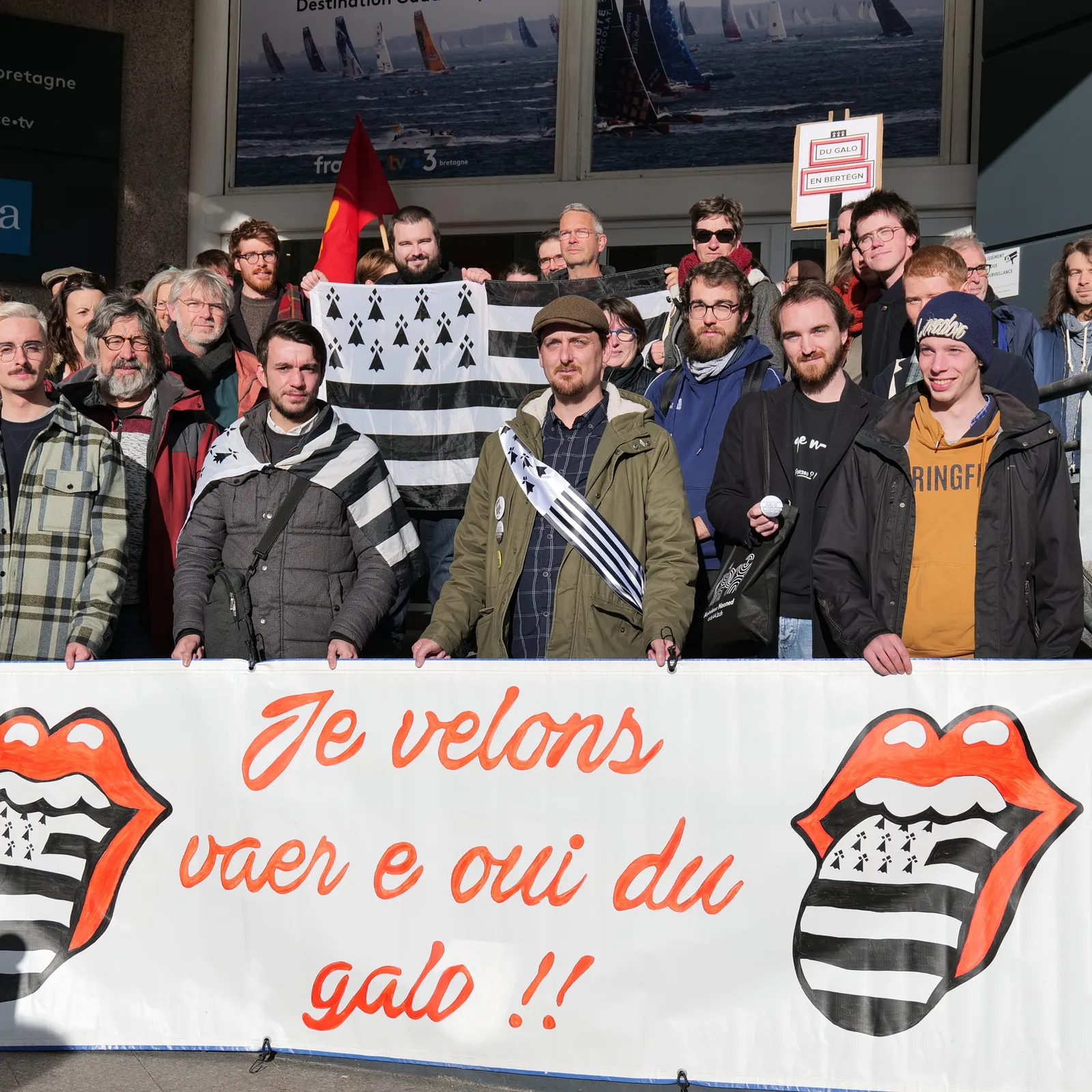 Manifestadeg istorel e Roazhon da c'houlenn kaout gallaoueg war ar mediaoù foran !