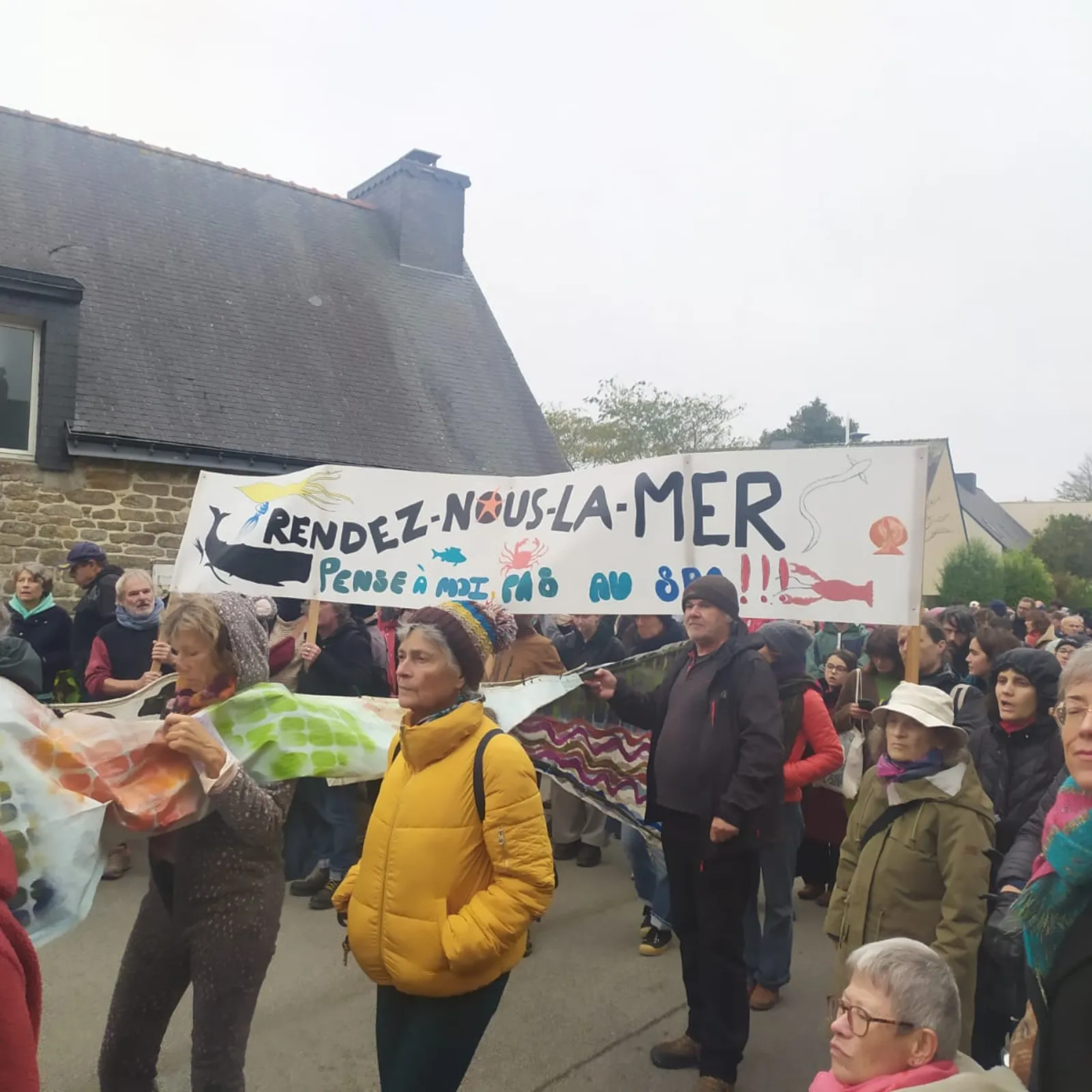 400 manifestour ouzh ar raktres sevel un Talaso en Arvor