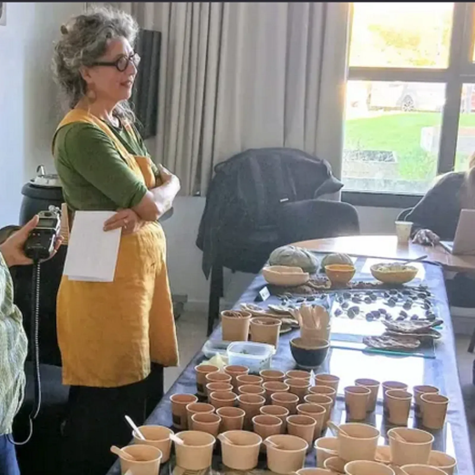Pain de Pompéi, condiments de poisson et fromage pour un régal antique