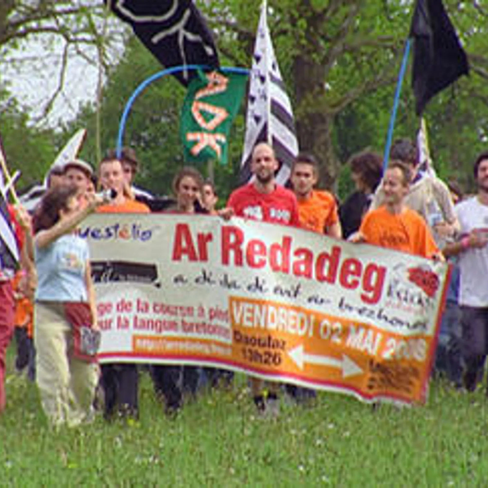 Treuzkas ur yezh, ur sujed bredel, sokial ha politikel diskouezhet dre daou film en Oriant