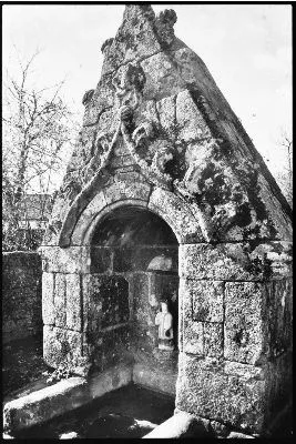 Le puits, le ruisseau et la pluie