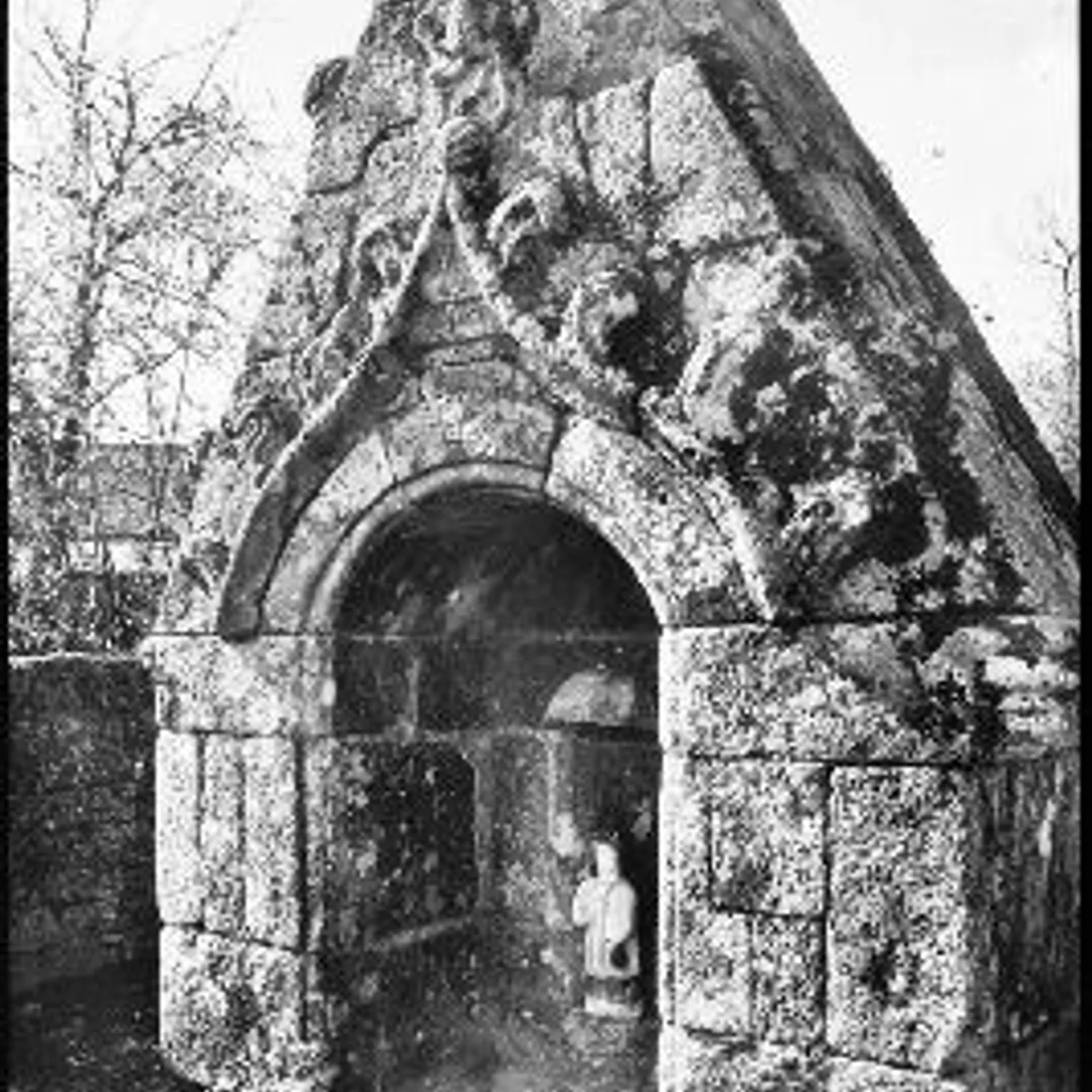 Le puits, le ruisseau et la pluie