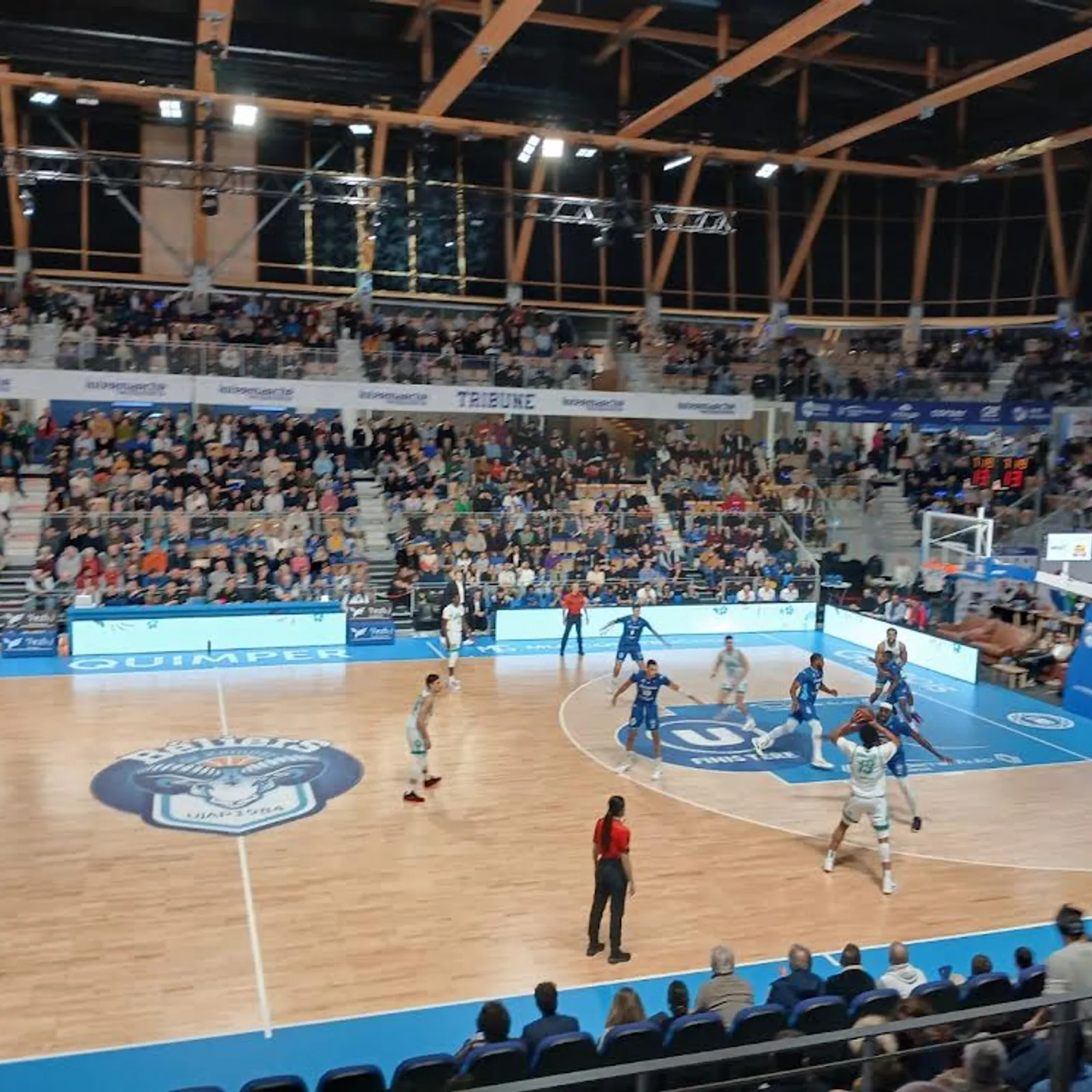Kostum Park, ur sal nevez evit kleub basket Meot Kemper!