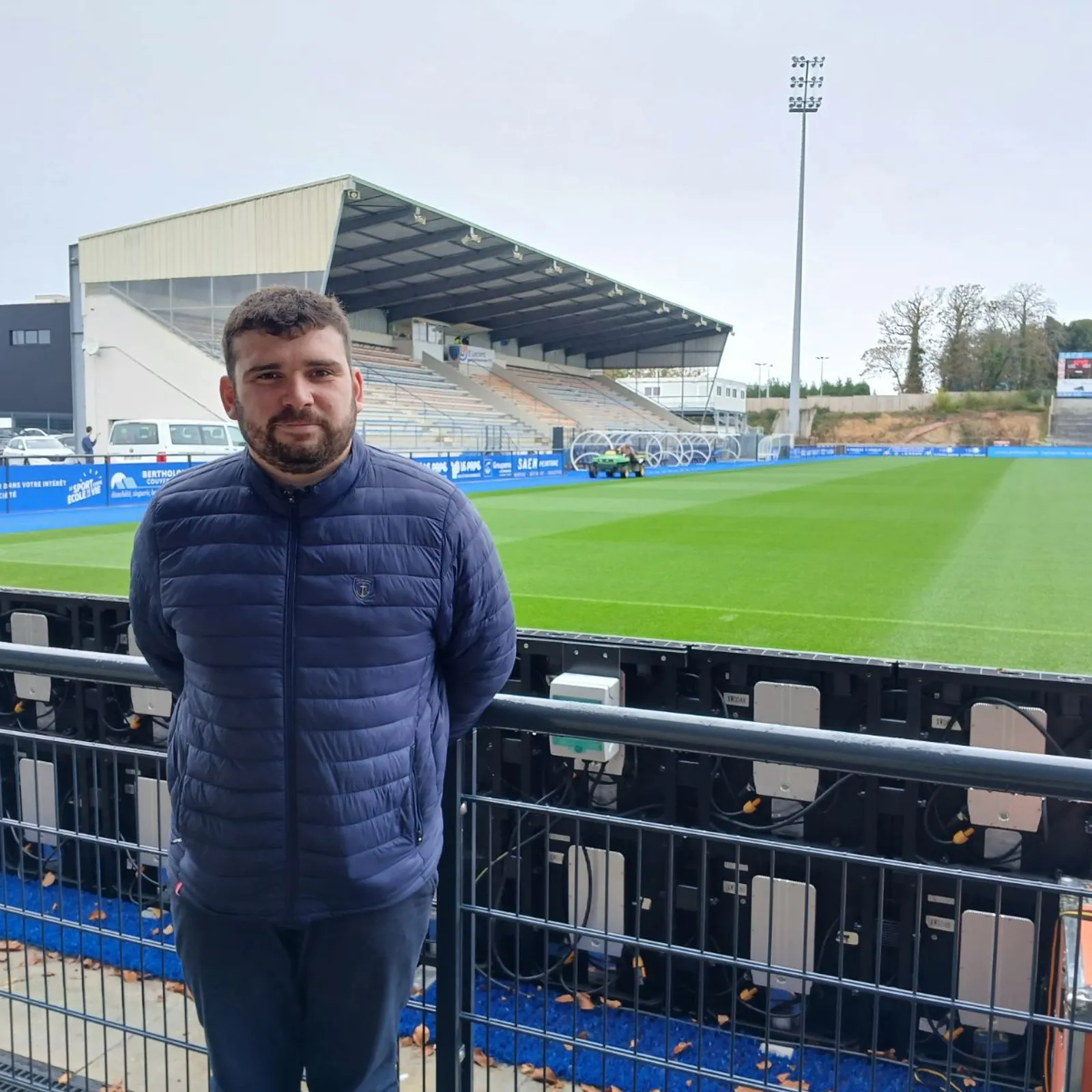 Lañset brav eo an US Konk-Kerne en trede rummad mell-droad