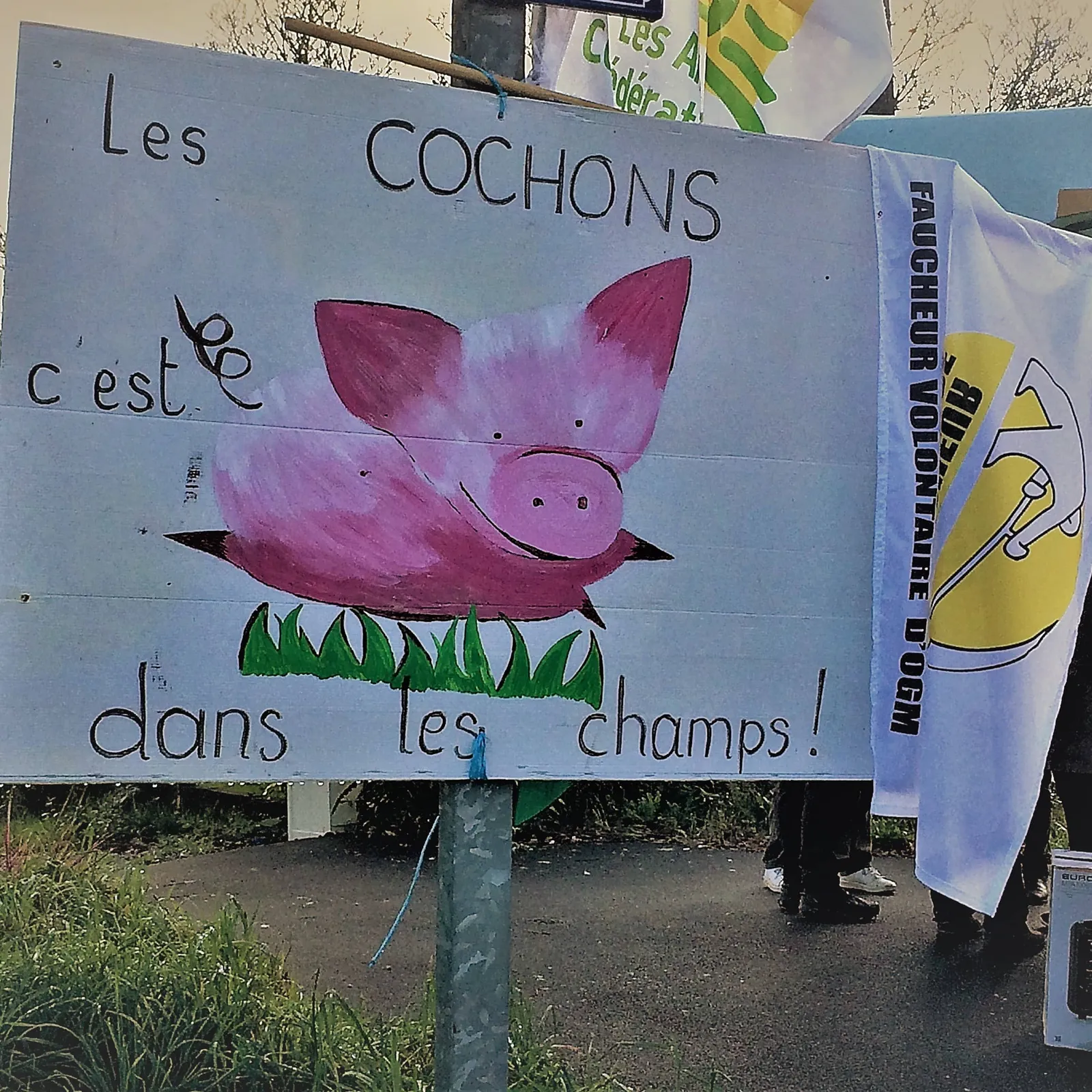 Pondi : tud "Breizh enep ar feurmoù-uzin" goulennataet gant ar jañdarmed