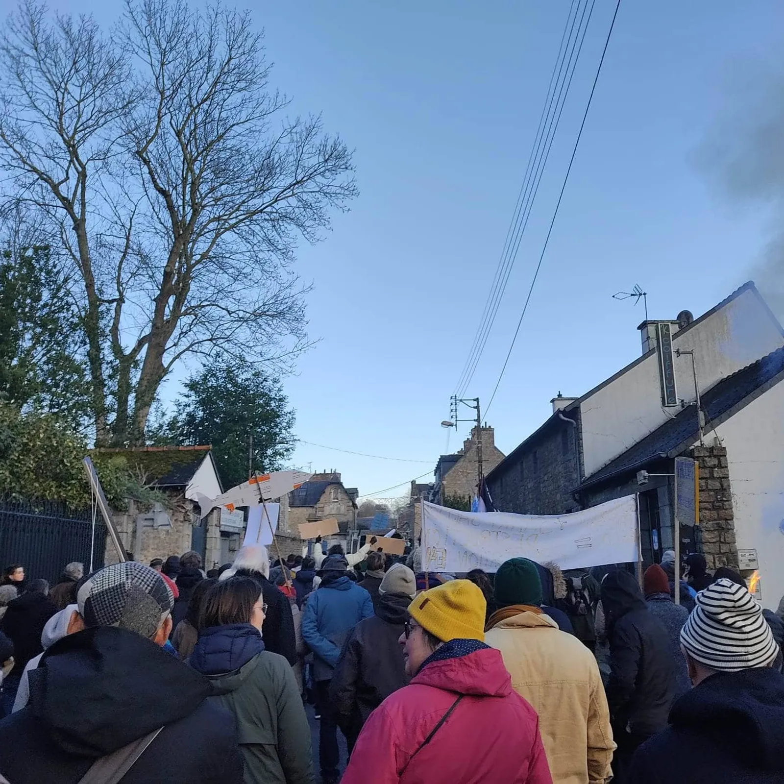 Ouzhpenn mil a dud e Gwengamp a-enep ar raktres uzin eoged