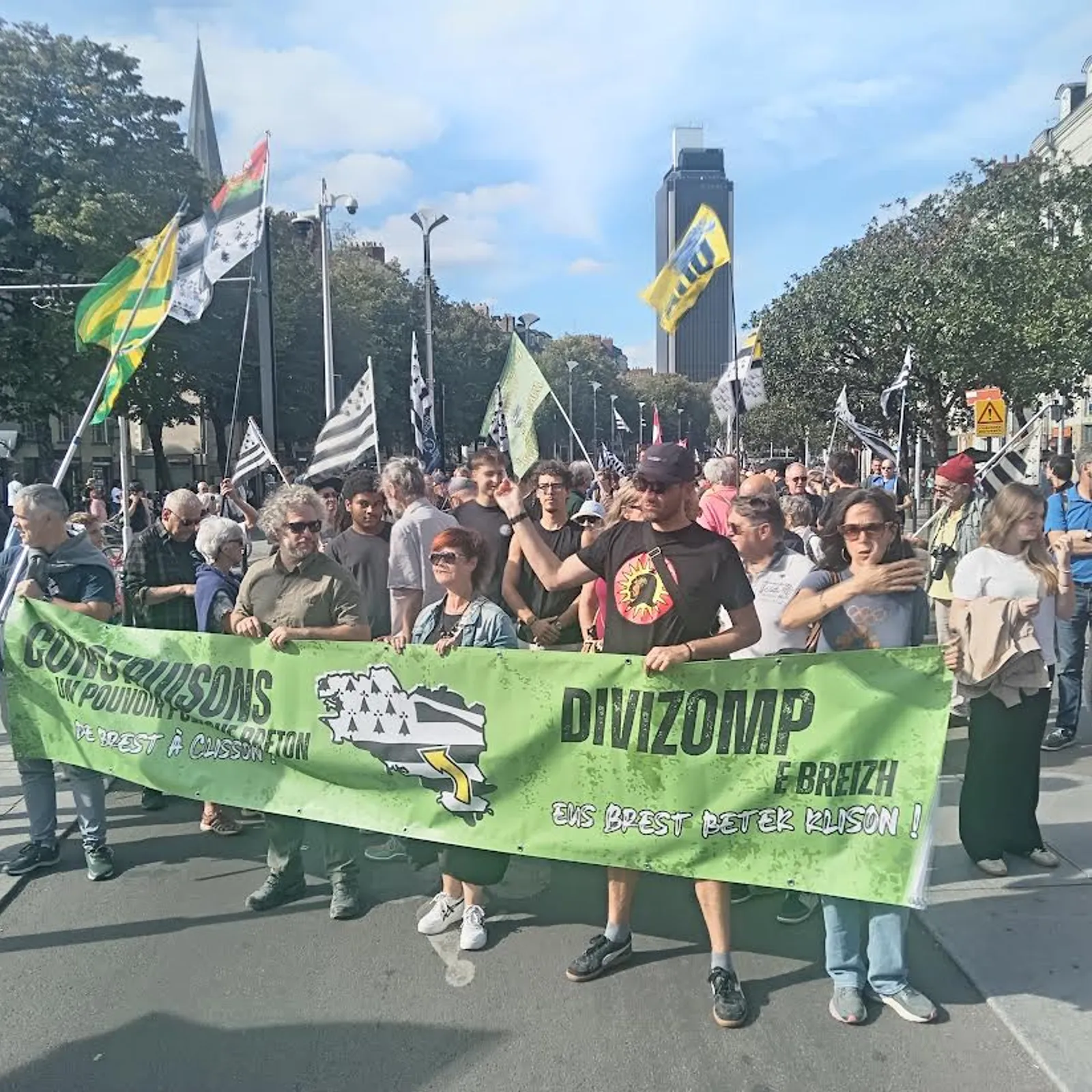 Divizout 'ba Breizh ha adunaniñ Breizh: etre 500 hag 800 manifestour 'ba Naoned